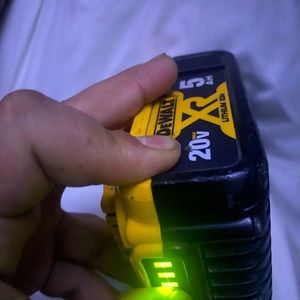batteria lithium 5AH dewalt funcionando perfecto